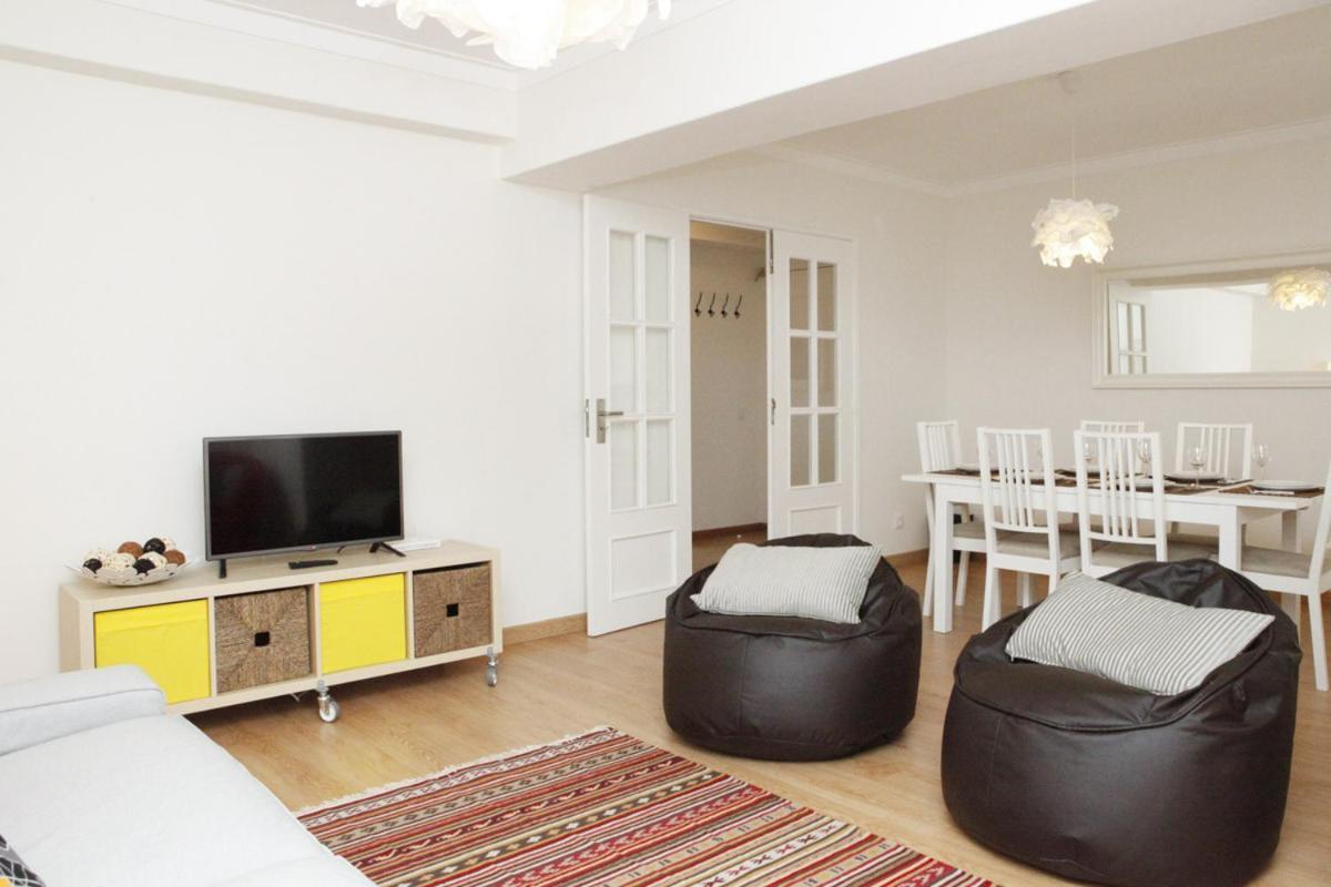 Family Central Apartment In São Pedro do Estoril Екстериор снимка